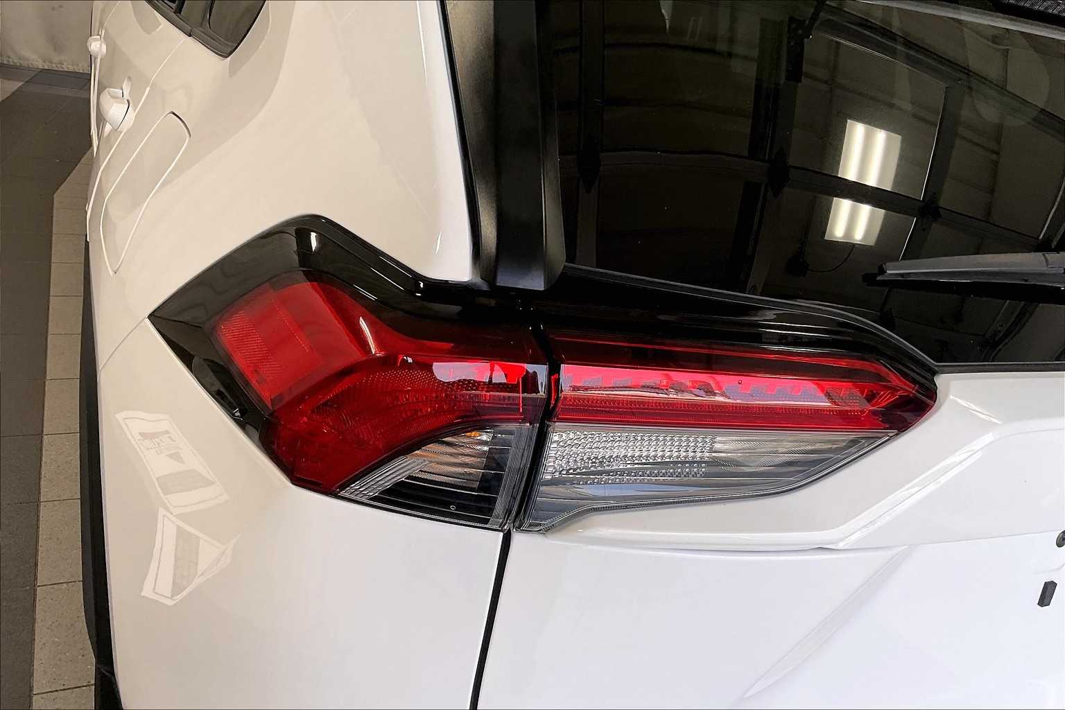 2022 Toyota RAV4 XLE - Photo 34