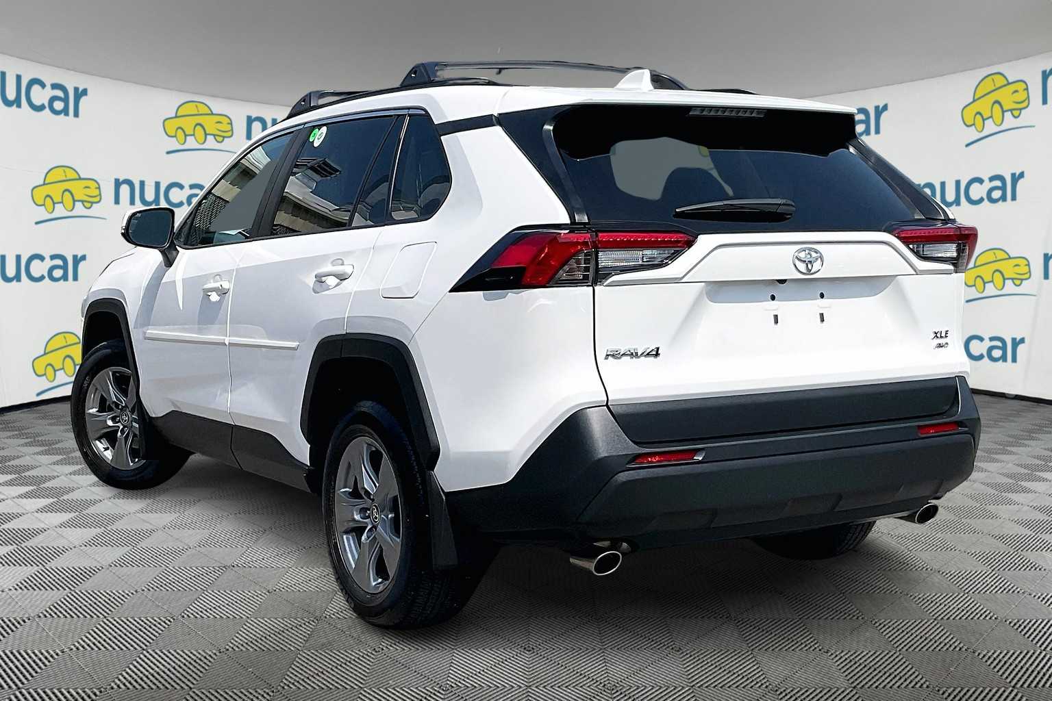 2022 Toyota RAV4 XLE - Photo 4