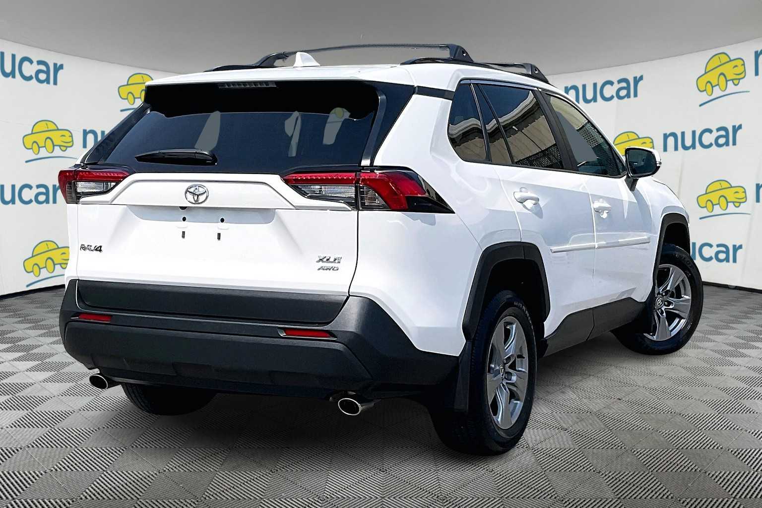 2022 Toyota RAV4 XLE - Photo 6