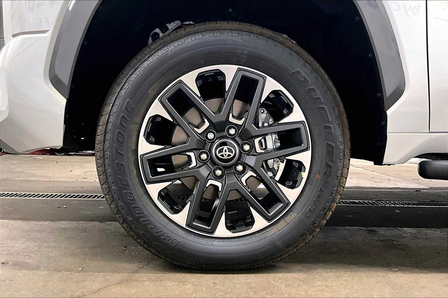 2025 Toyota Tundra Limited Hybrid - Photo 8