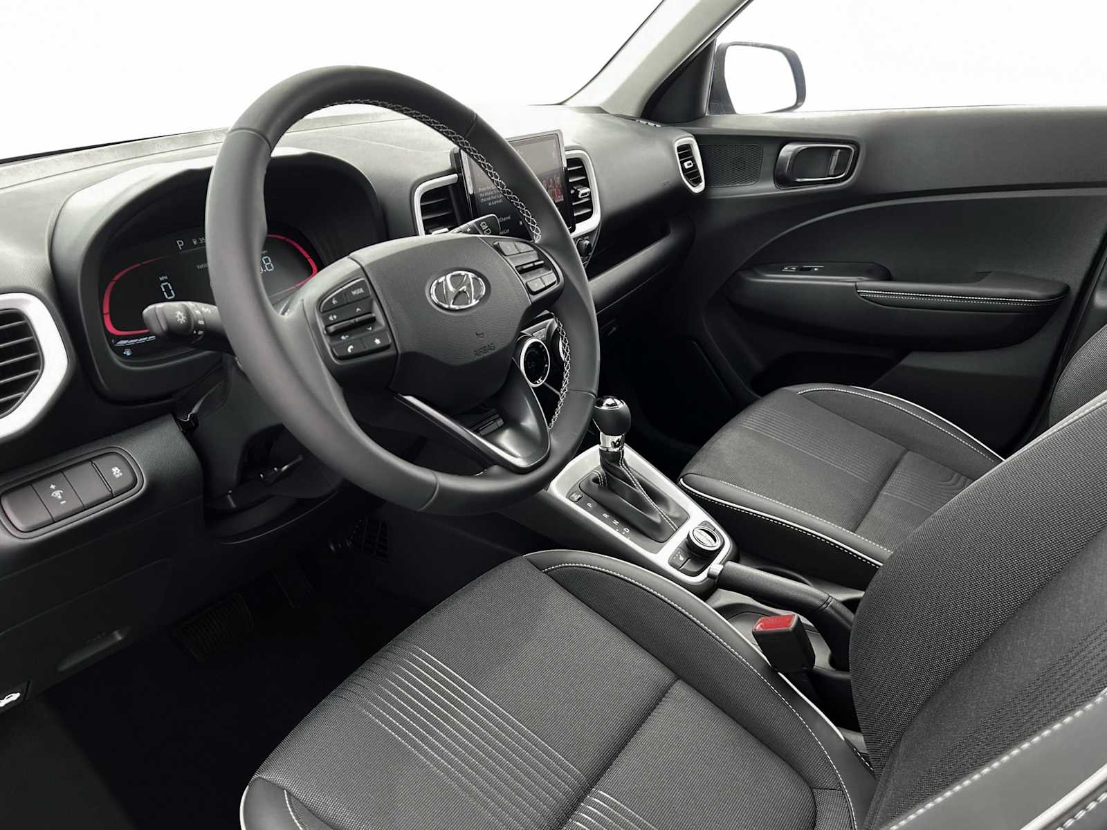 2025 Hyundai Venue Limited - Photo 14