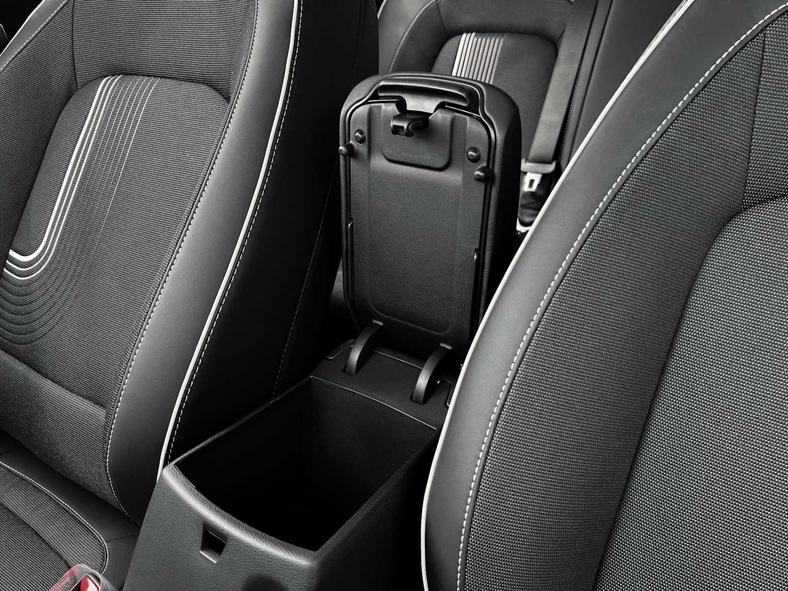 2025 Hyundai Venue Limited - Photo 18