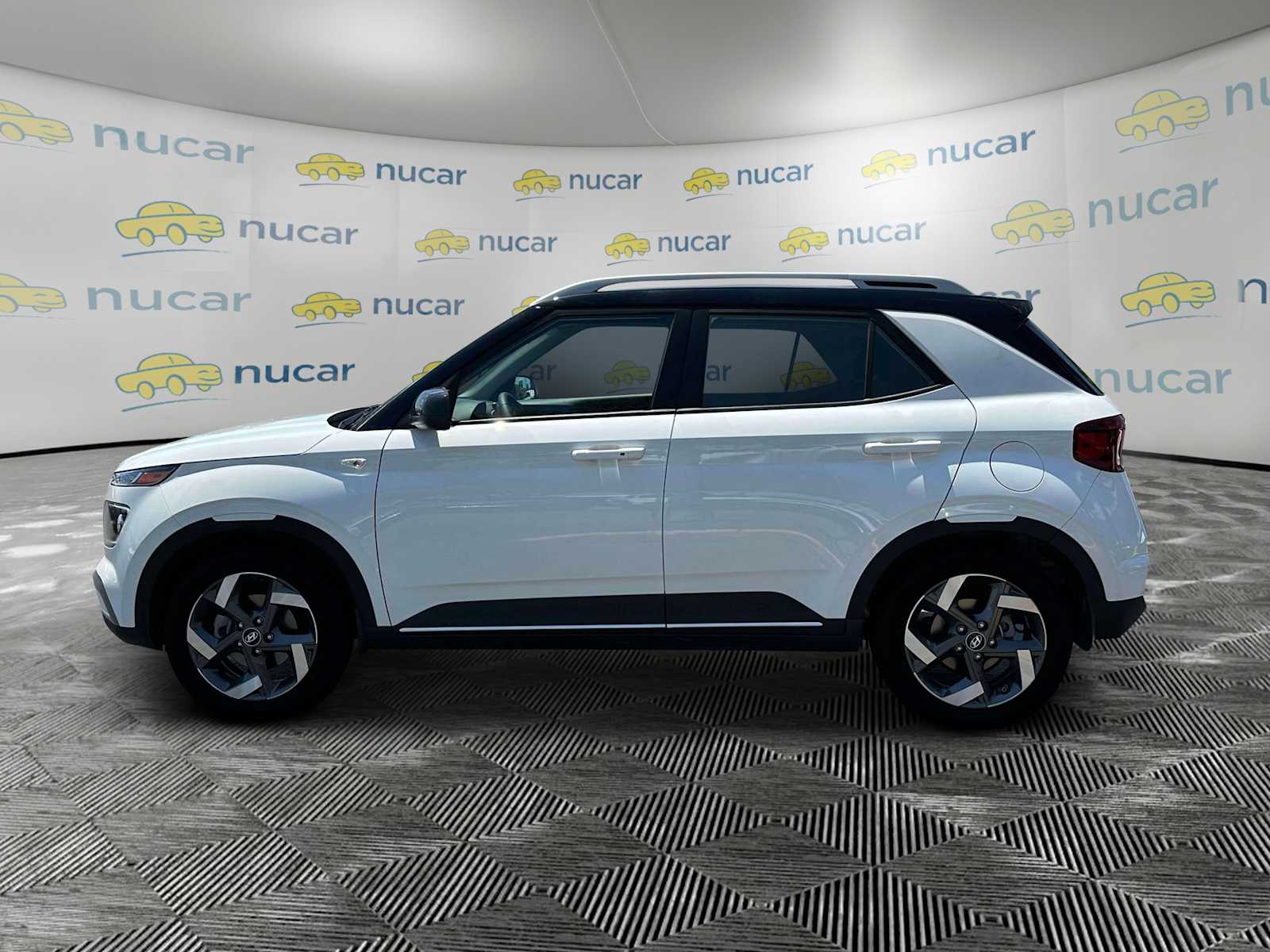 2025 Hyundai Venue Limited - Photo 4