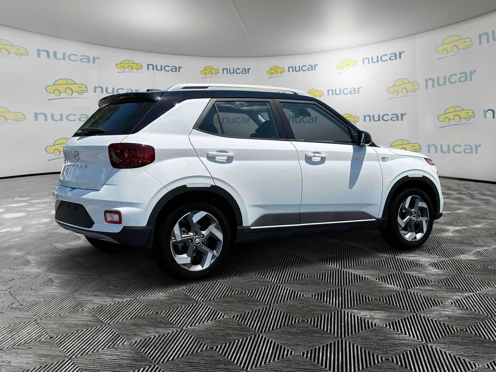 2025 Hyundai Venue Limited - Photo 9