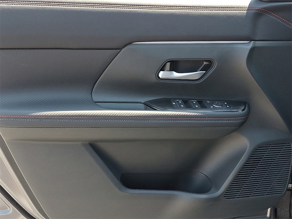 2025 Nissan Kicks SR - Photo 8