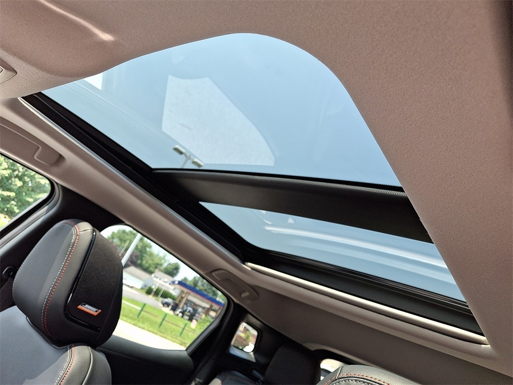 2025 Nissan Kicks SR - Photo 10