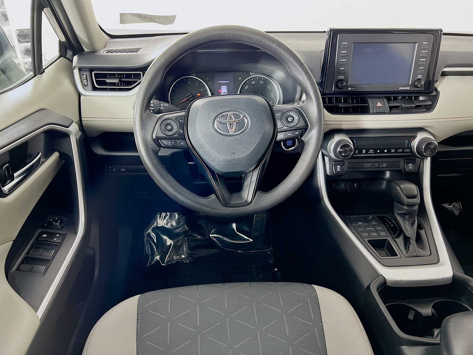 2021 Toyota RAV4 XLE - Photo 22