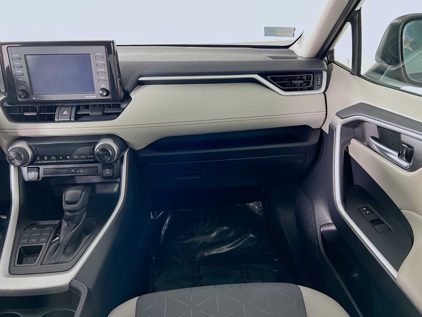 2021 Toyota RAV4 XLE - Photo 23
