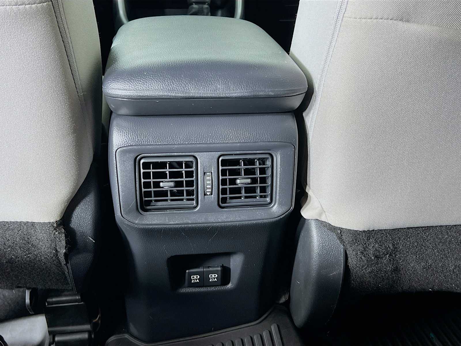 2021 Toyota RAV4 XLE - Photo 25