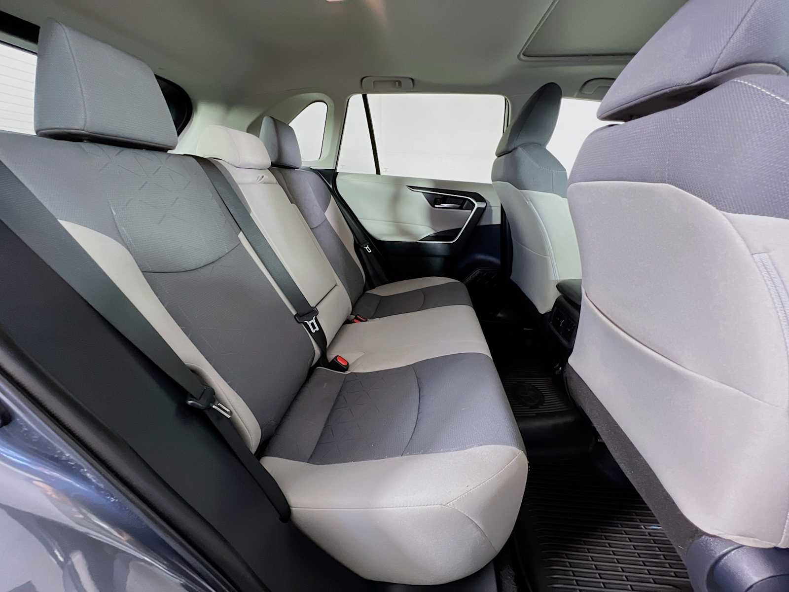 2021 Toyota RAV4 XLE - Photo 27
