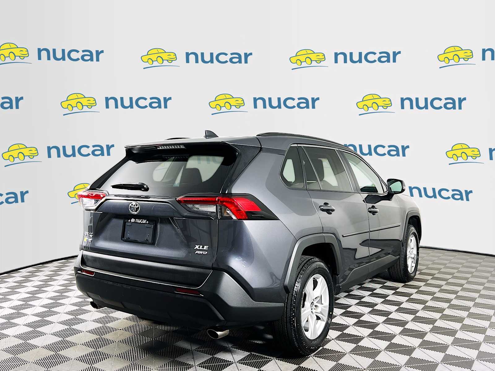 2021 Toyota RAV4 XLE - Photo 7