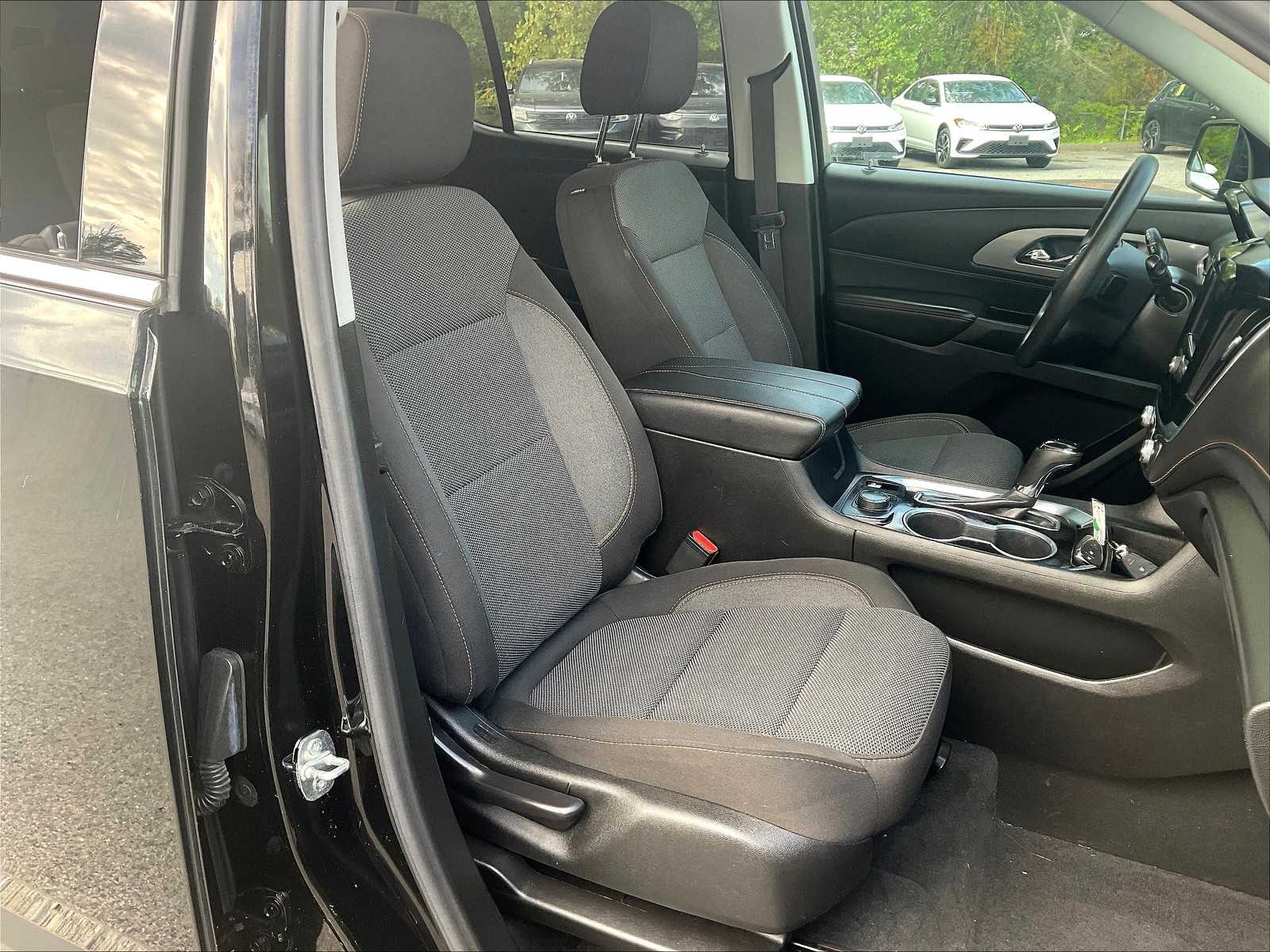 2020 Chevrolet Traverse LS - Photo 11