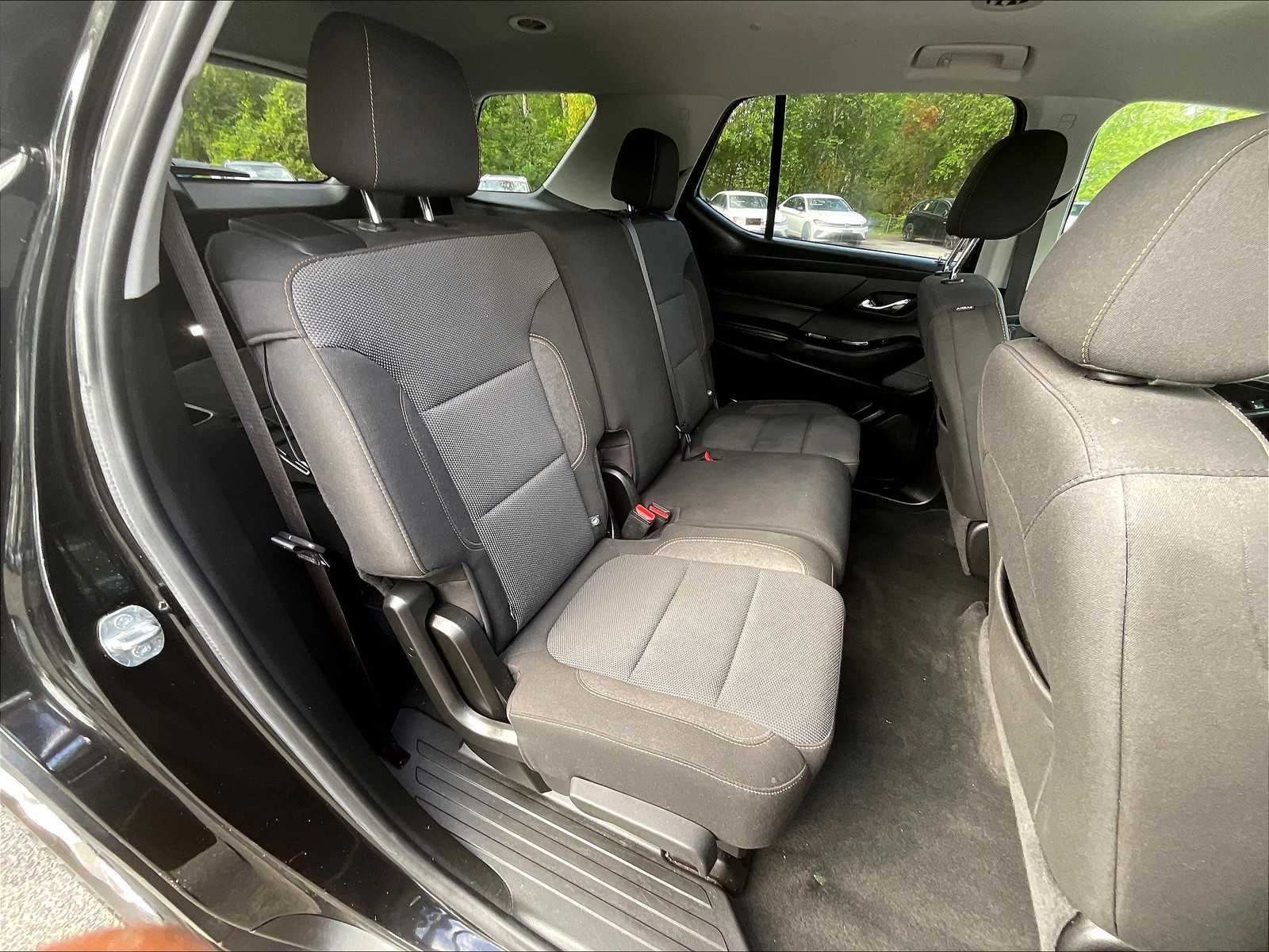 2020 Chevrolet Traverse LS - Photo 16
