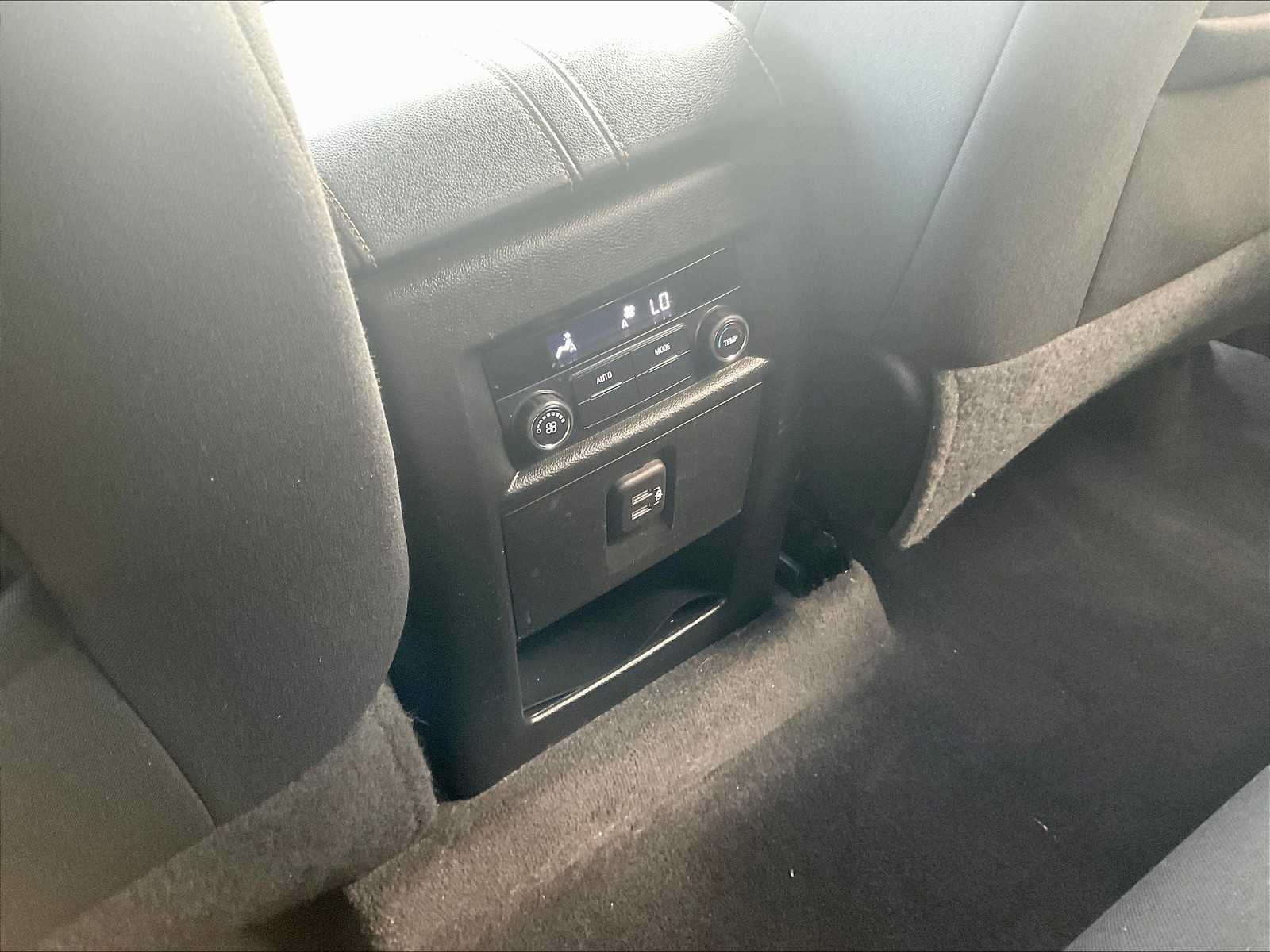 2020 Chevrolet Traverse LS - Photo 27