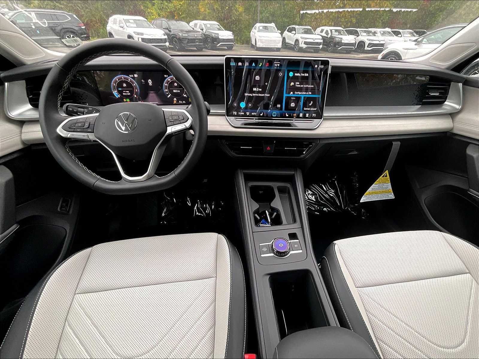 2025 Volkswagen Tiguan SE - Photo 12