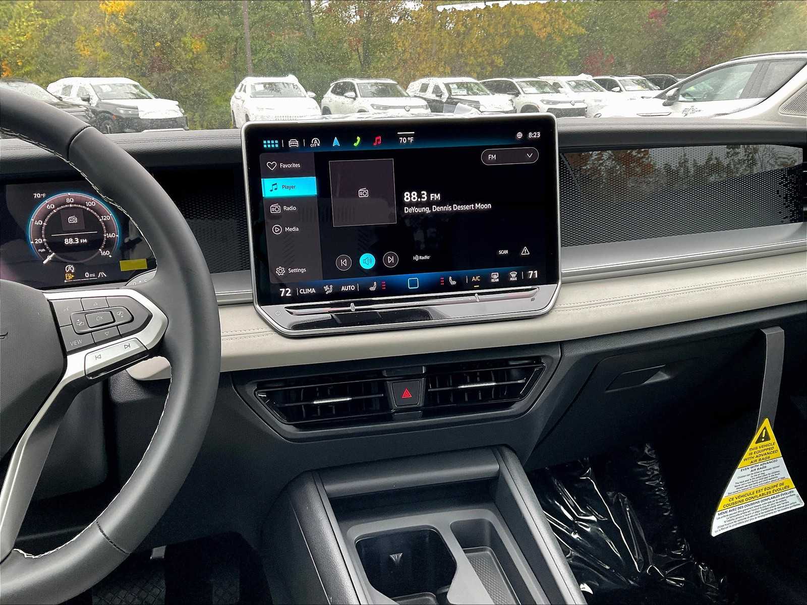 2025 Volkswagen Tiguan SE - Photo 13