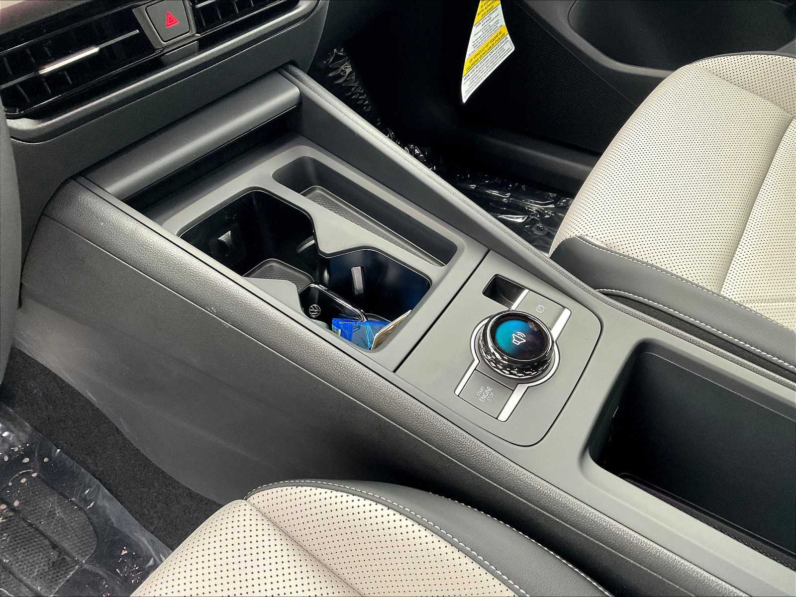 2025 Volkswagen Tiguan SE - Photo 14