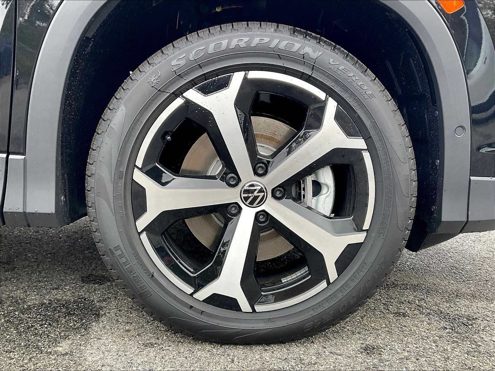 2025 Volkswagen Tiguan SE - Photo 8