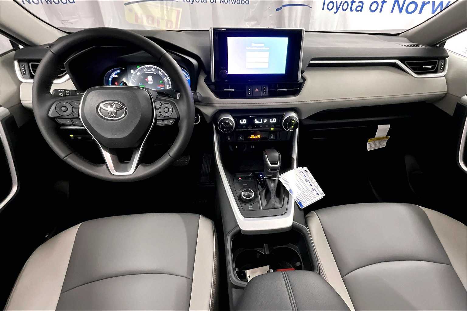 2025 Toyota RAV4 Hybrid XLE Premium - Photo 12