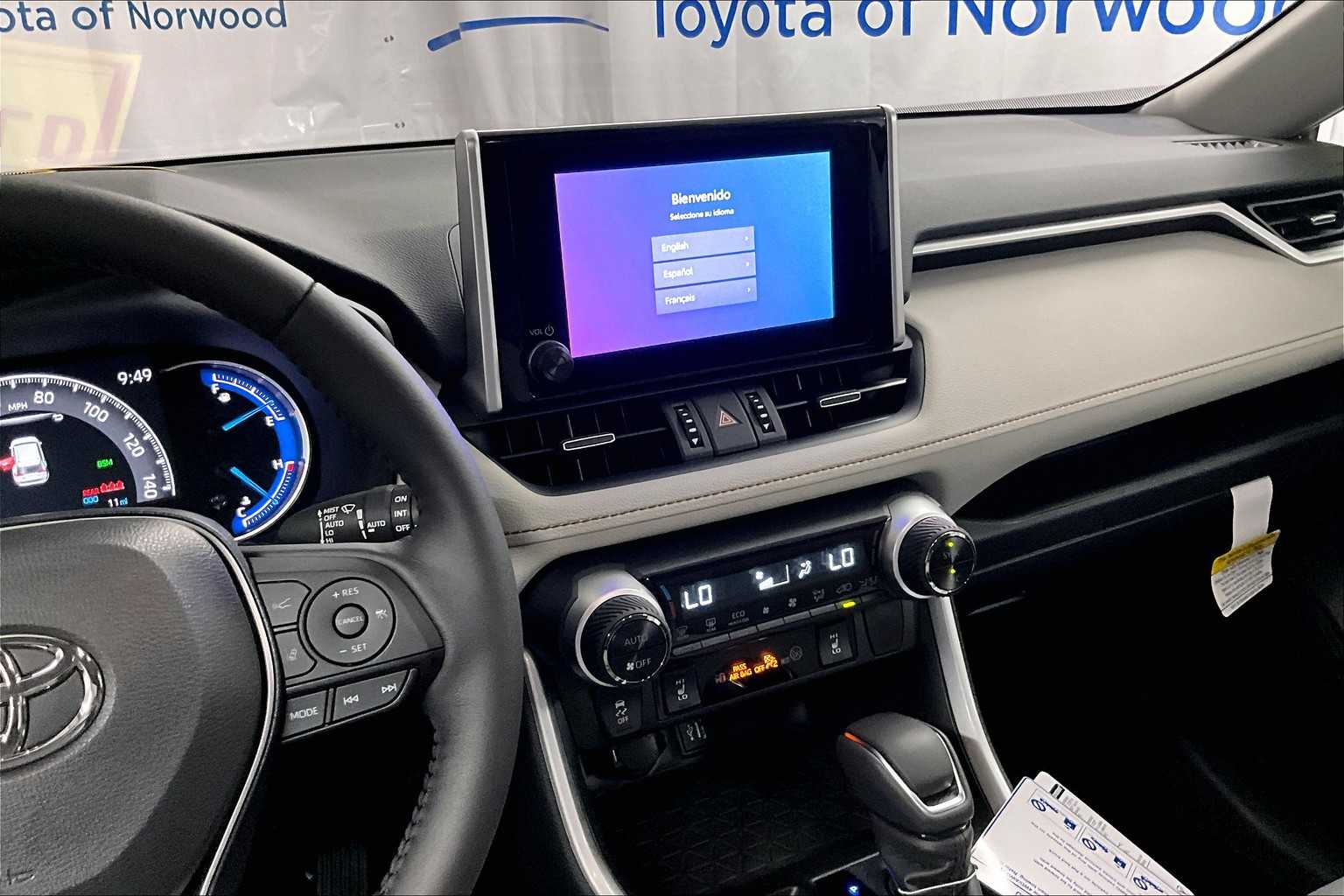 2025 Toyota RAV4 Hybrid XLE Premium - Photo 13