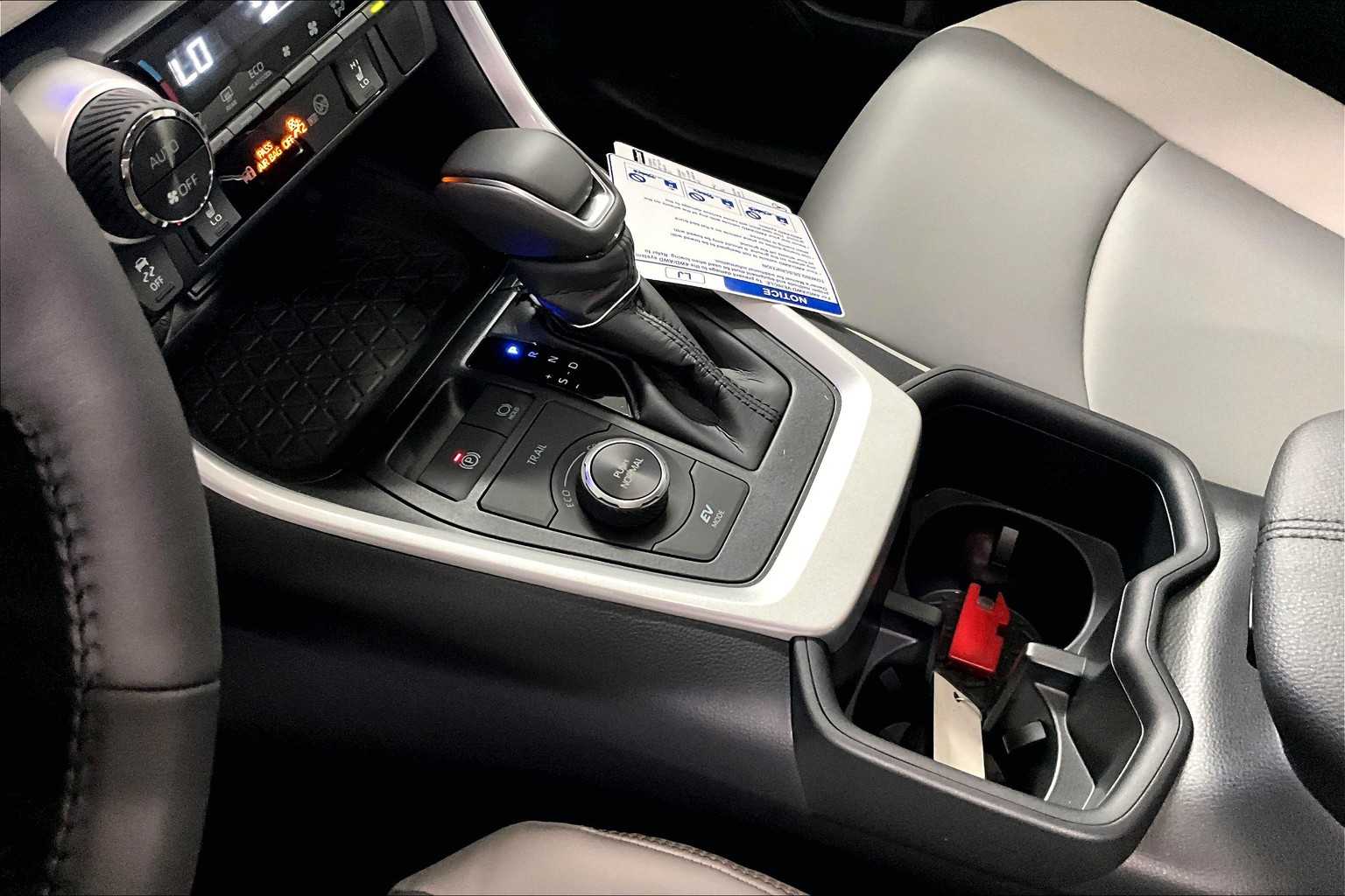 2025 Toyota RAV4 Hybrid XLE Premium - Photo 14