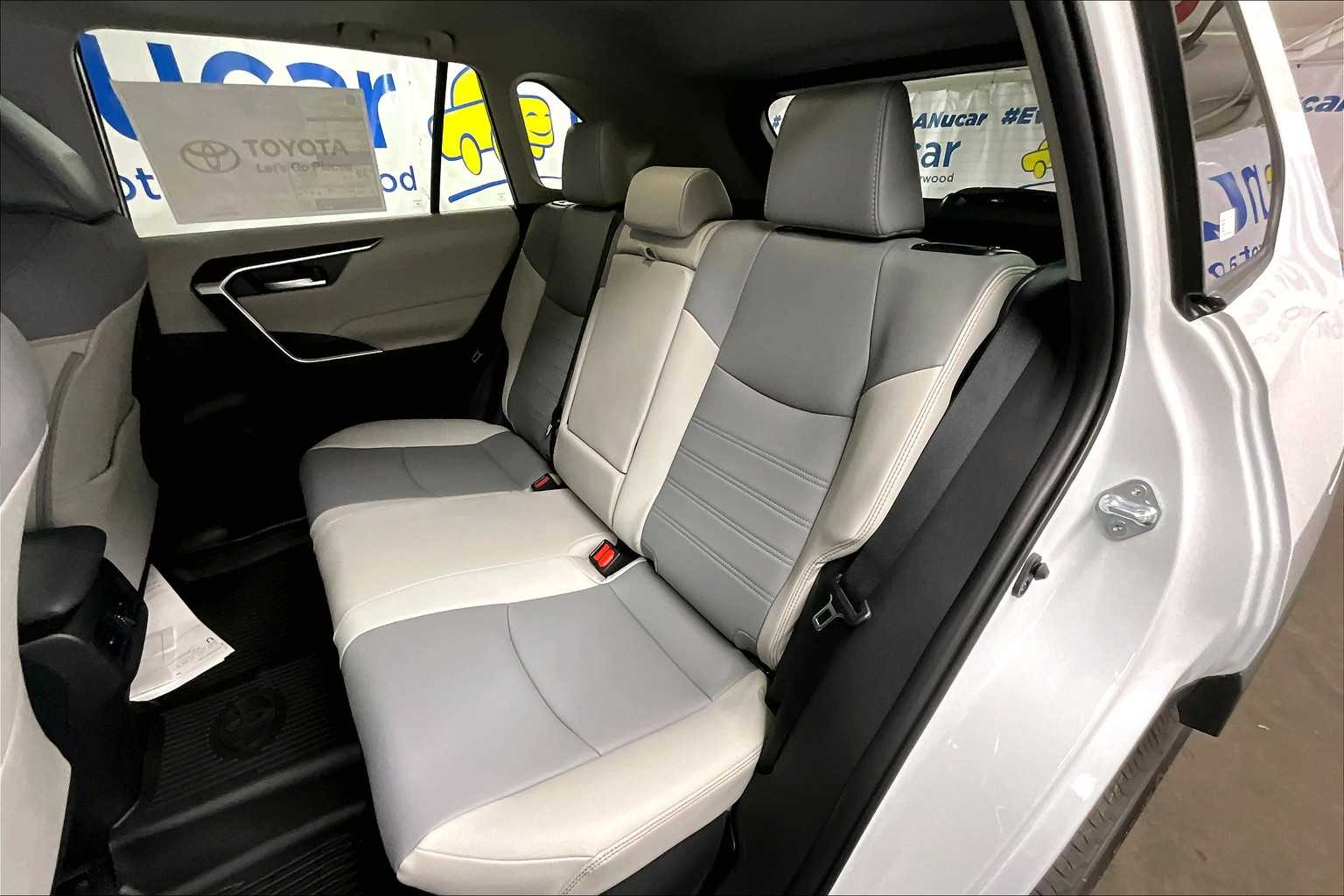 2025 Toyota RAV4 Hybrid XLE Premium - Photo 15