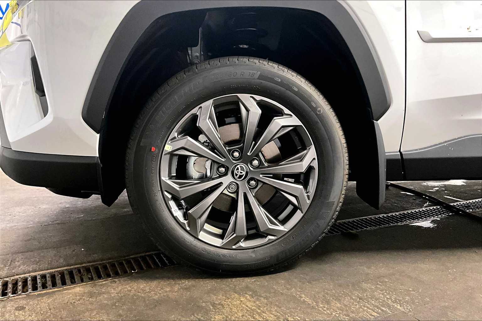 2025 Toyota RAV4 Hybrid XLE Premium - Photo 8