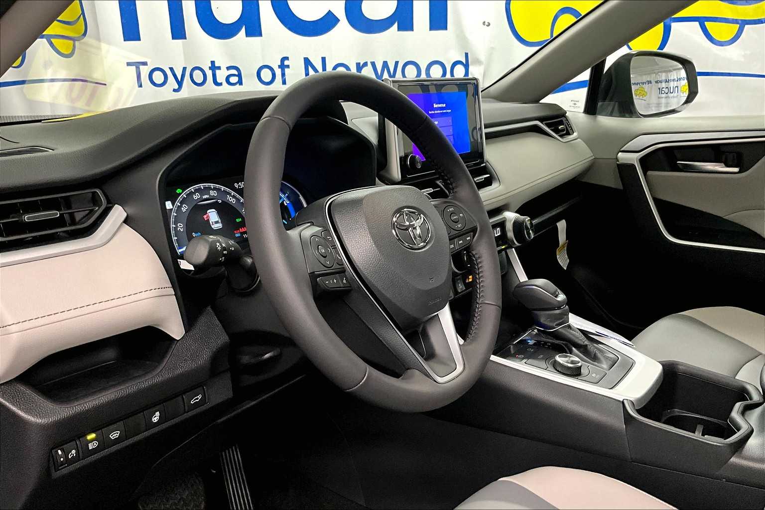 2025 Toyota RAV4 Hybrid XLE Premium - Photo 9