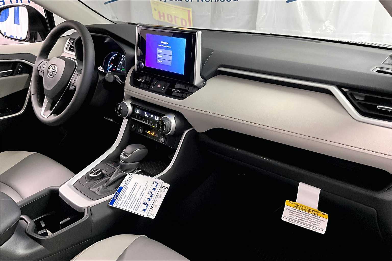 2025 Toyota RAV4 Hybrid XLE Premium - Photo 10