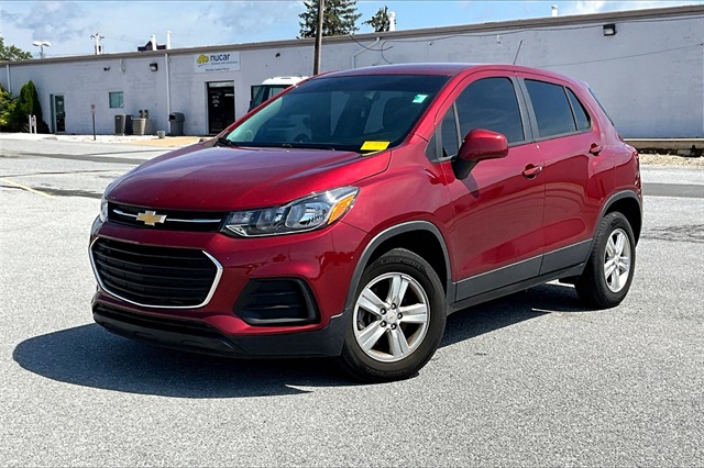 2021 Chevrolet Trax LS - Photo 2