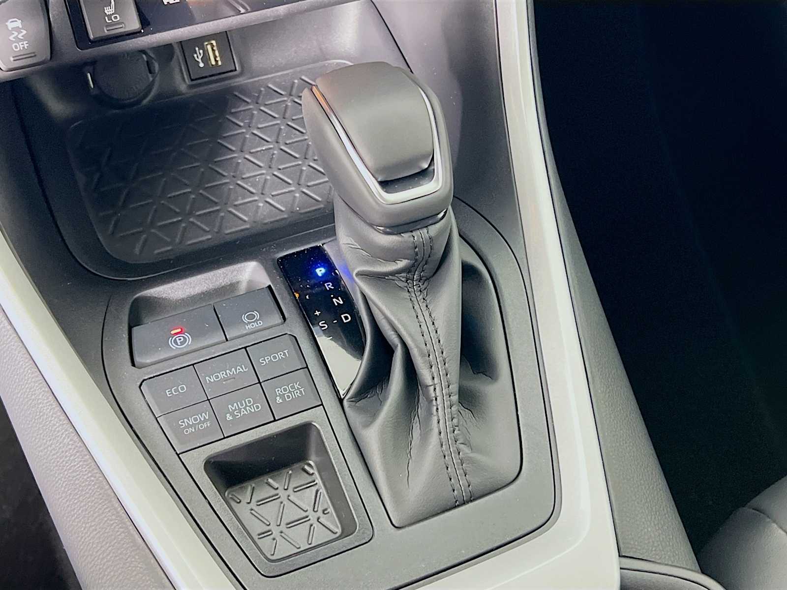 2025 Toyota RAV4 XLE Premium - Photo 11