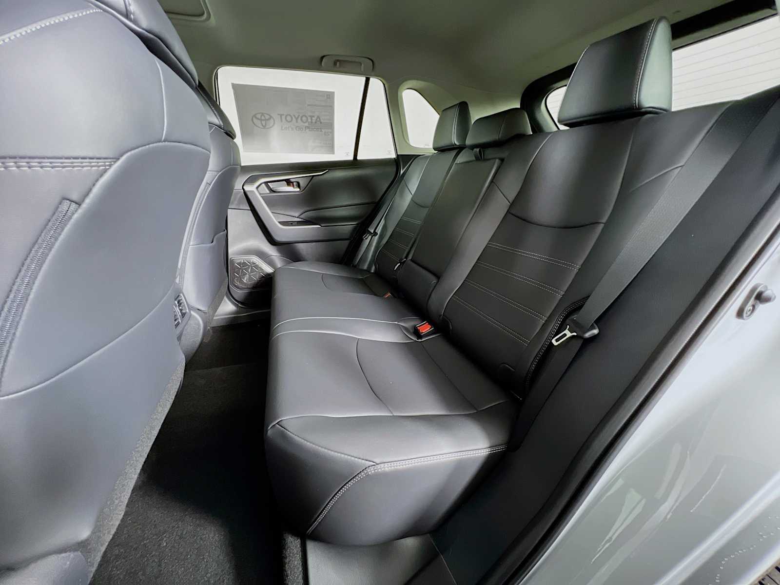2025 Toyota RAV4 XLE Premium - Photo 13
