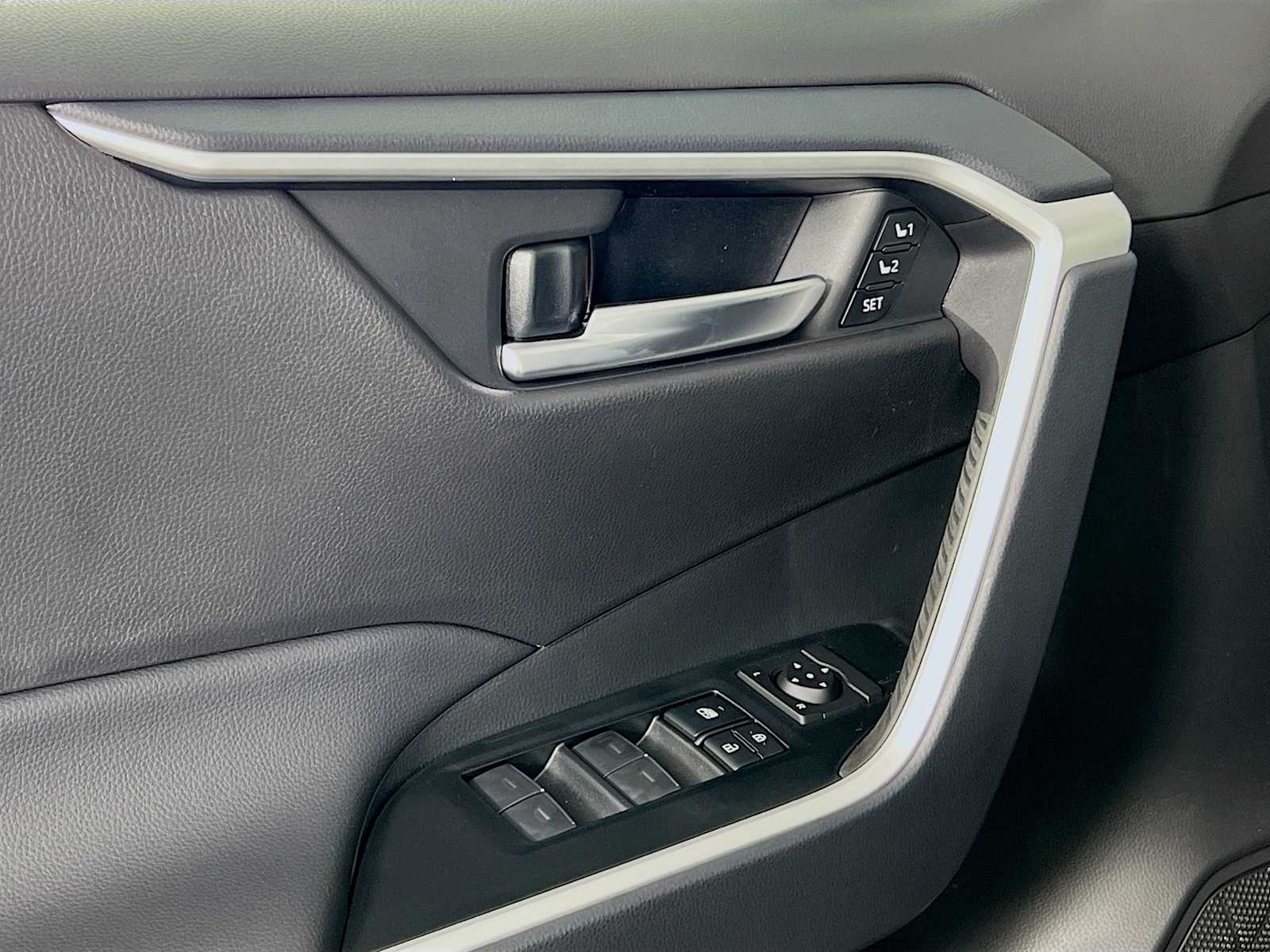 2025 Toyota RAV4 XLE Premium - Photo 16