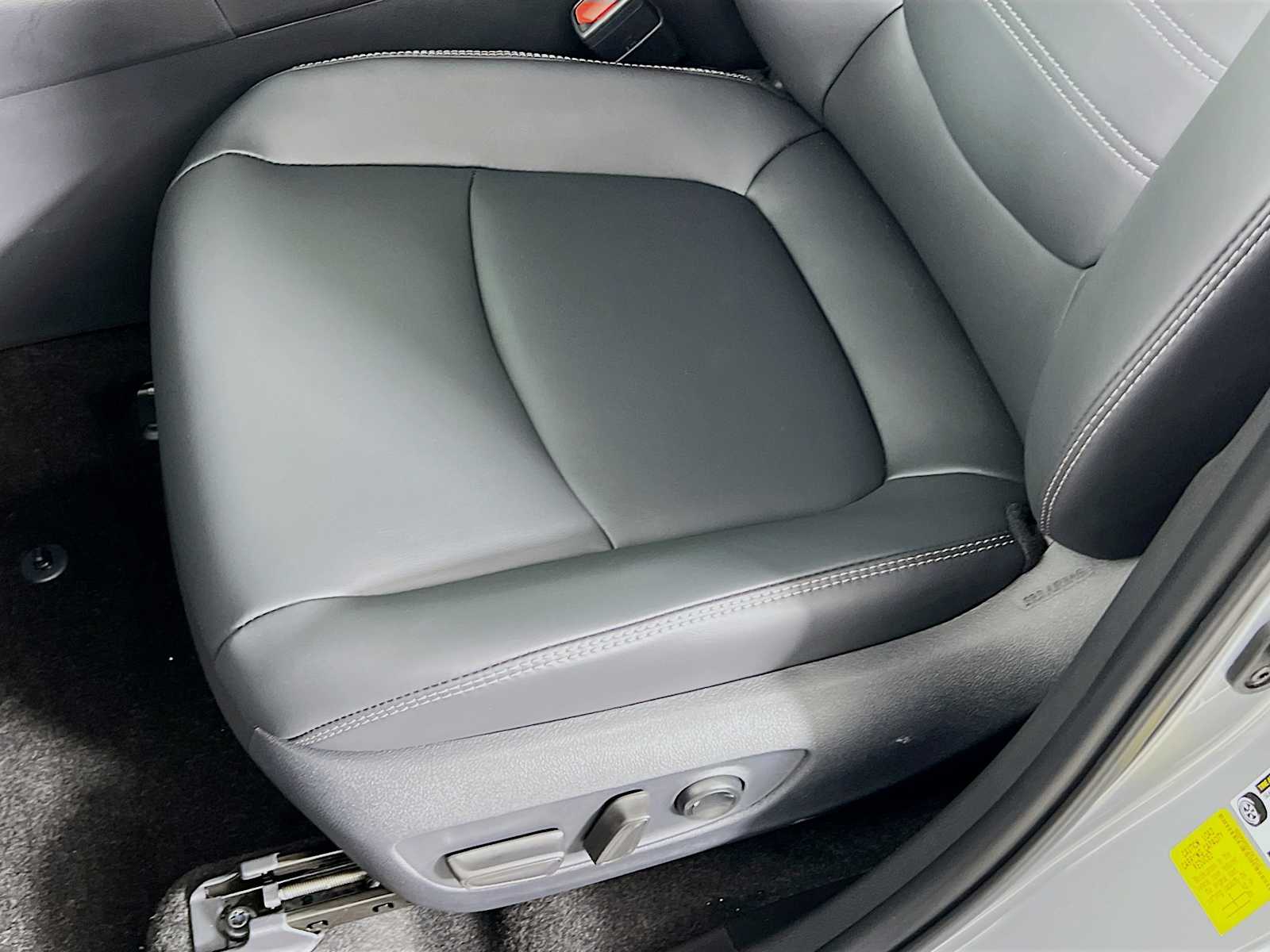 2025 Toyota RAV4 XLE Premium - Photo 17