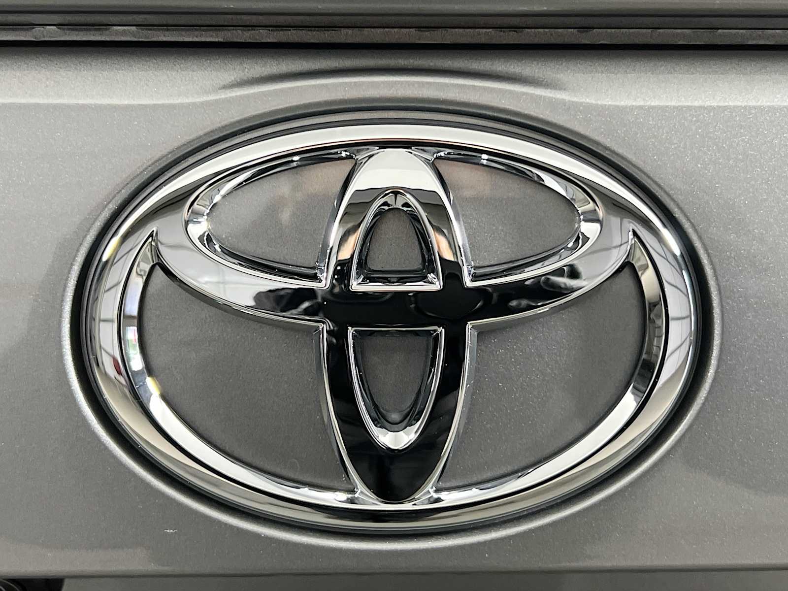 2025 Toyota RAV4 XLE Premium - Photo 18