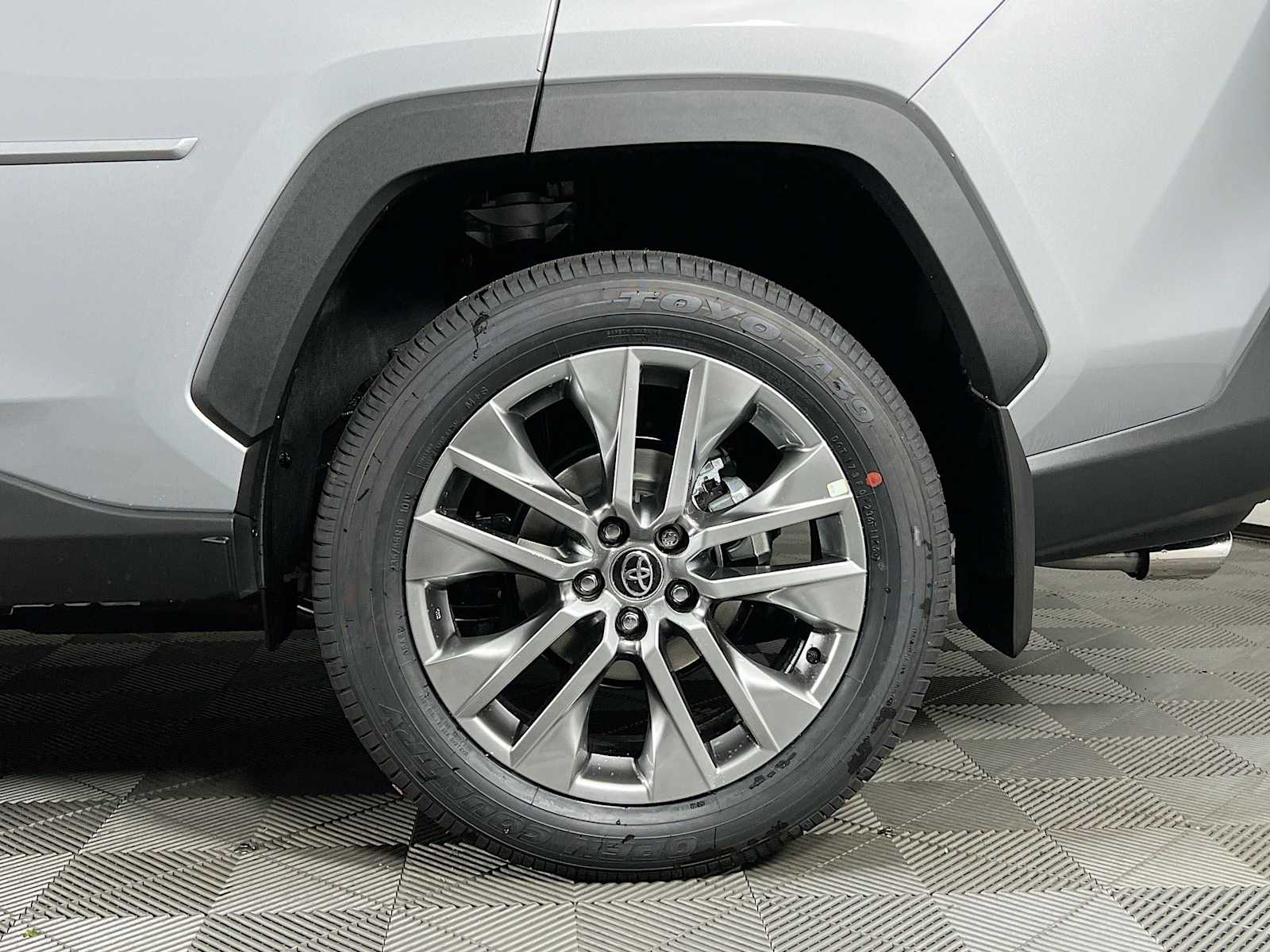 2025 Toyota RAV4 XLE Premium - Photo 19
