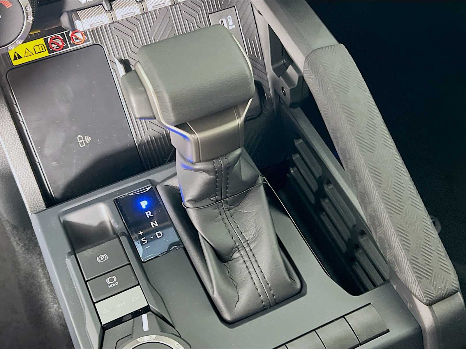 2025 Toyota Tacoma SR5 - Photo 11