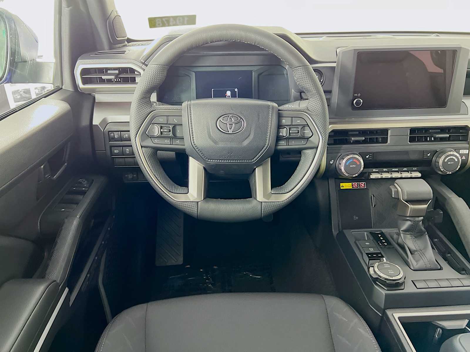 2025 Toyota Tacoma SR5 - Photo 14
