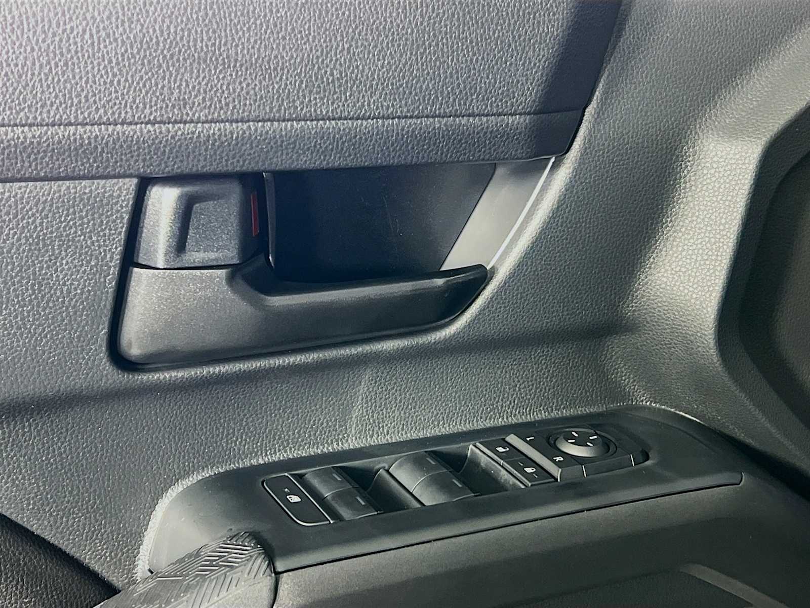 2025 Toyota Tacoma SR5 - Photo 15