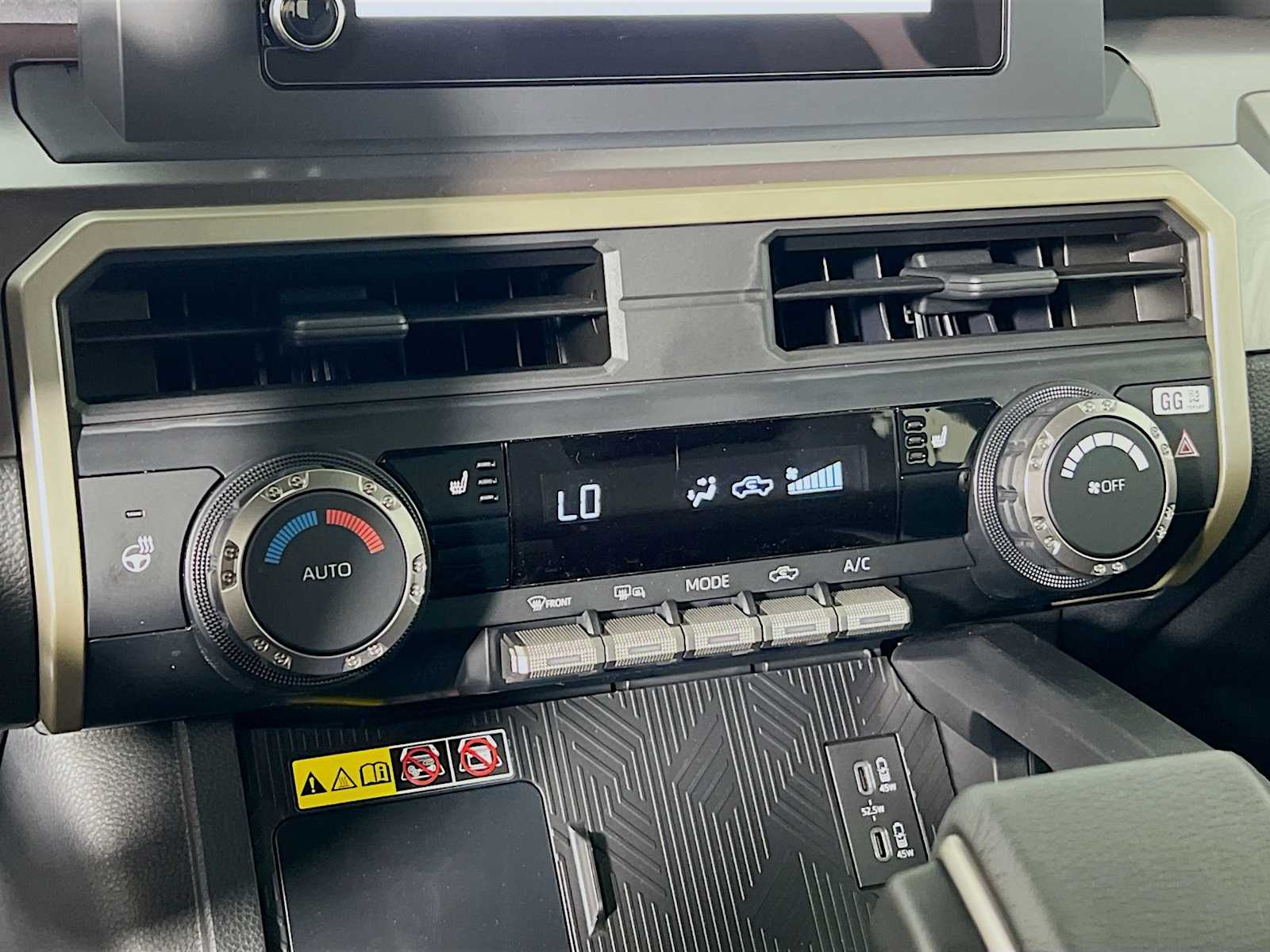 2025 Toyota Tacoma SR5 - Photo 10
