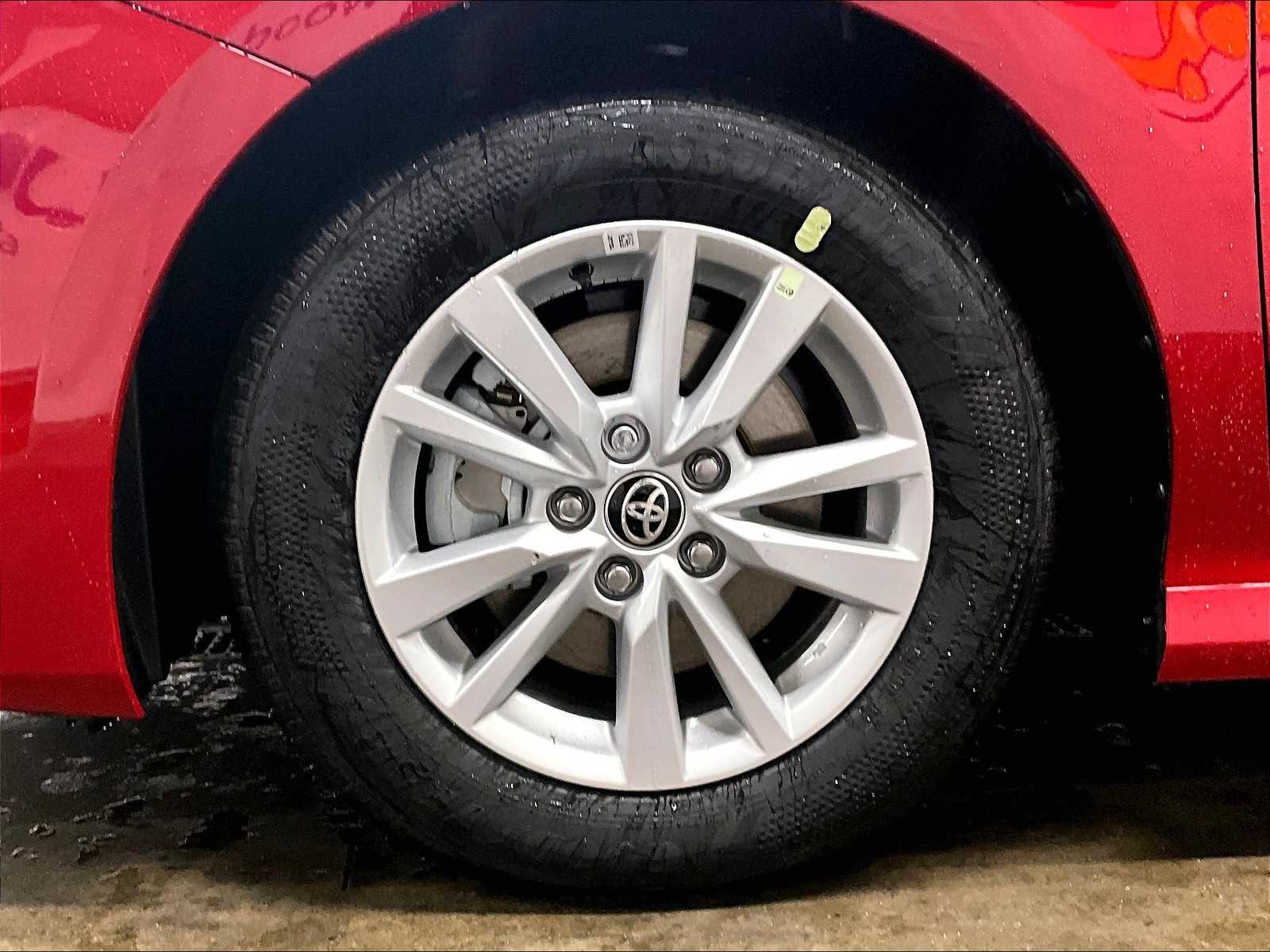 2026 Toyota Camry LE - Photo 8