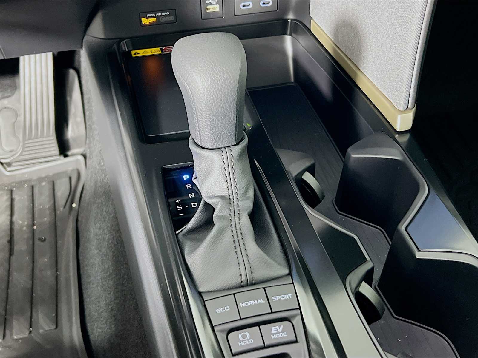 2025 Toyota Camry LE - Photo 11