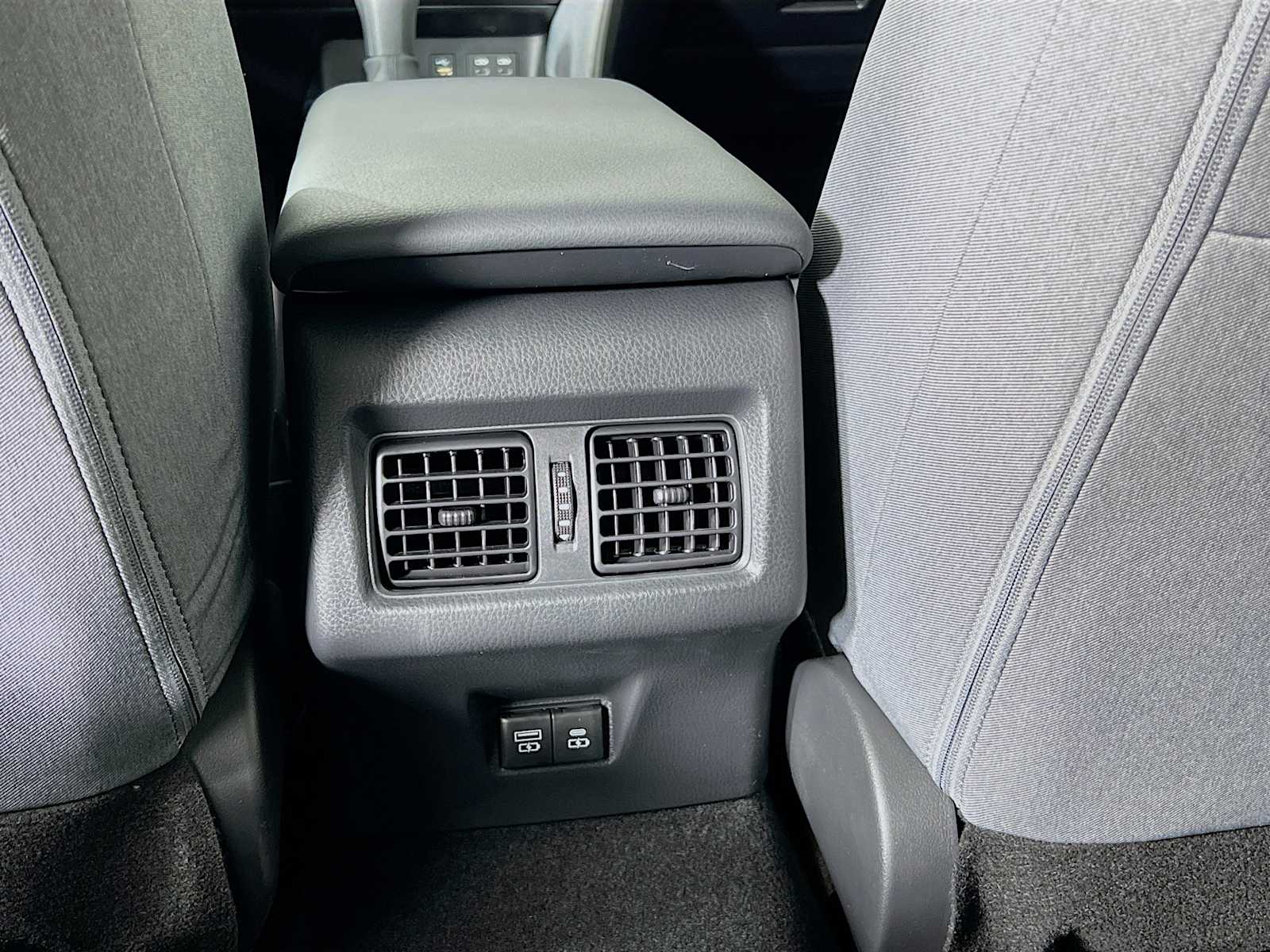 2025 Toyota Camry LE - Photo 14