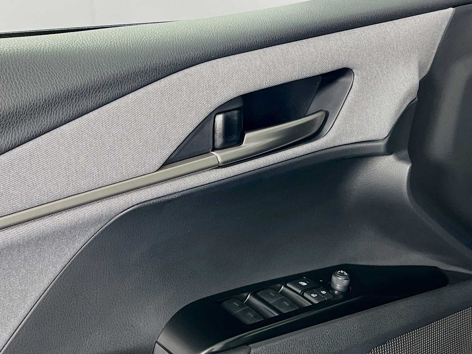 2025 Toyota Camry LE - Photo 16