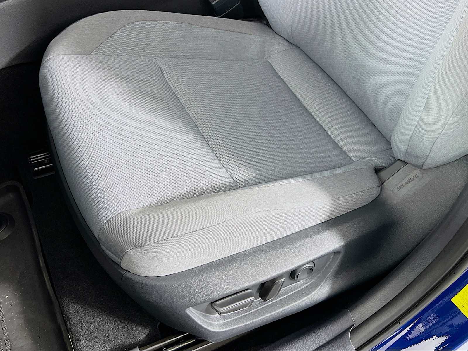 2025 Toyota Camry LE - Photo 17