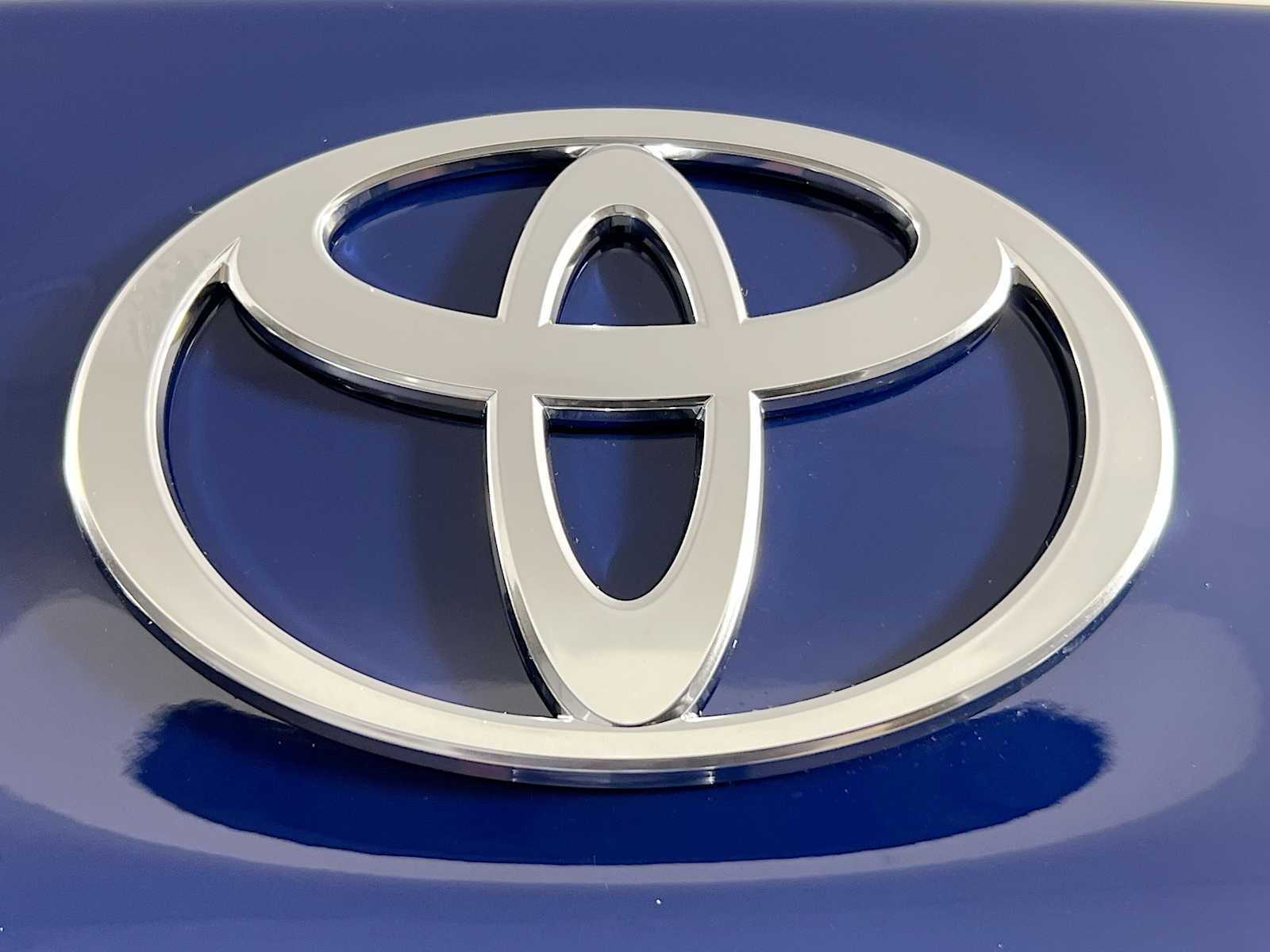 2025 Toyota Camry LE - Photo 18