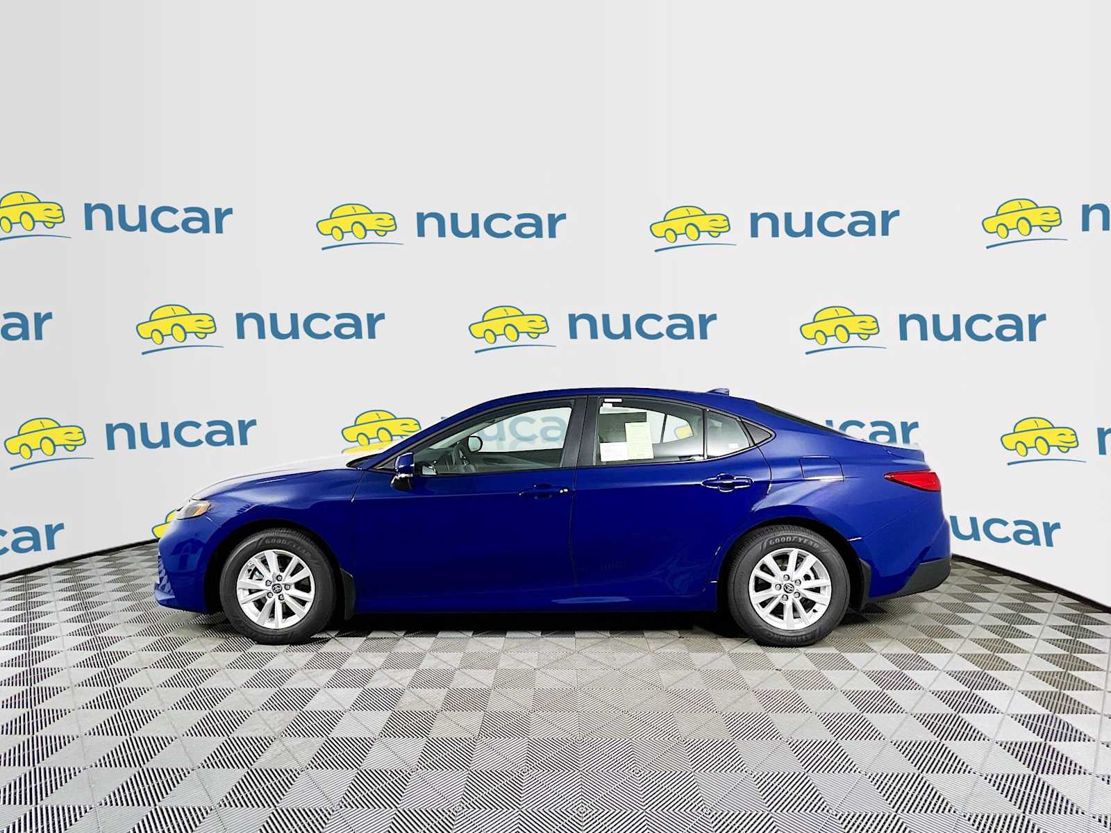 2025 Toyota Camry LE - Photo 3