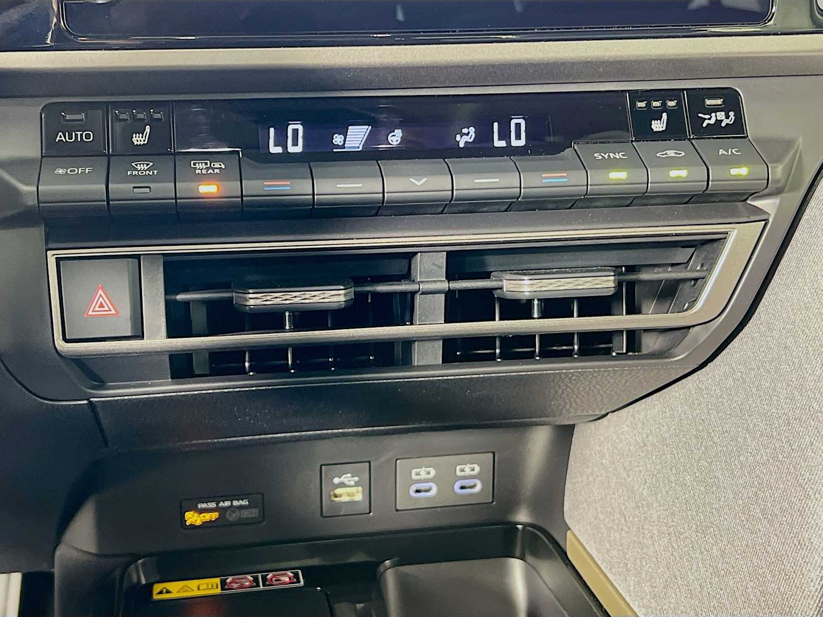 2025 Toyota Camry LE - Photo 10