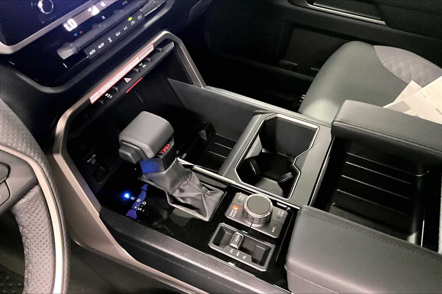 2025 Toyota Tundra SR5 - Photo 14