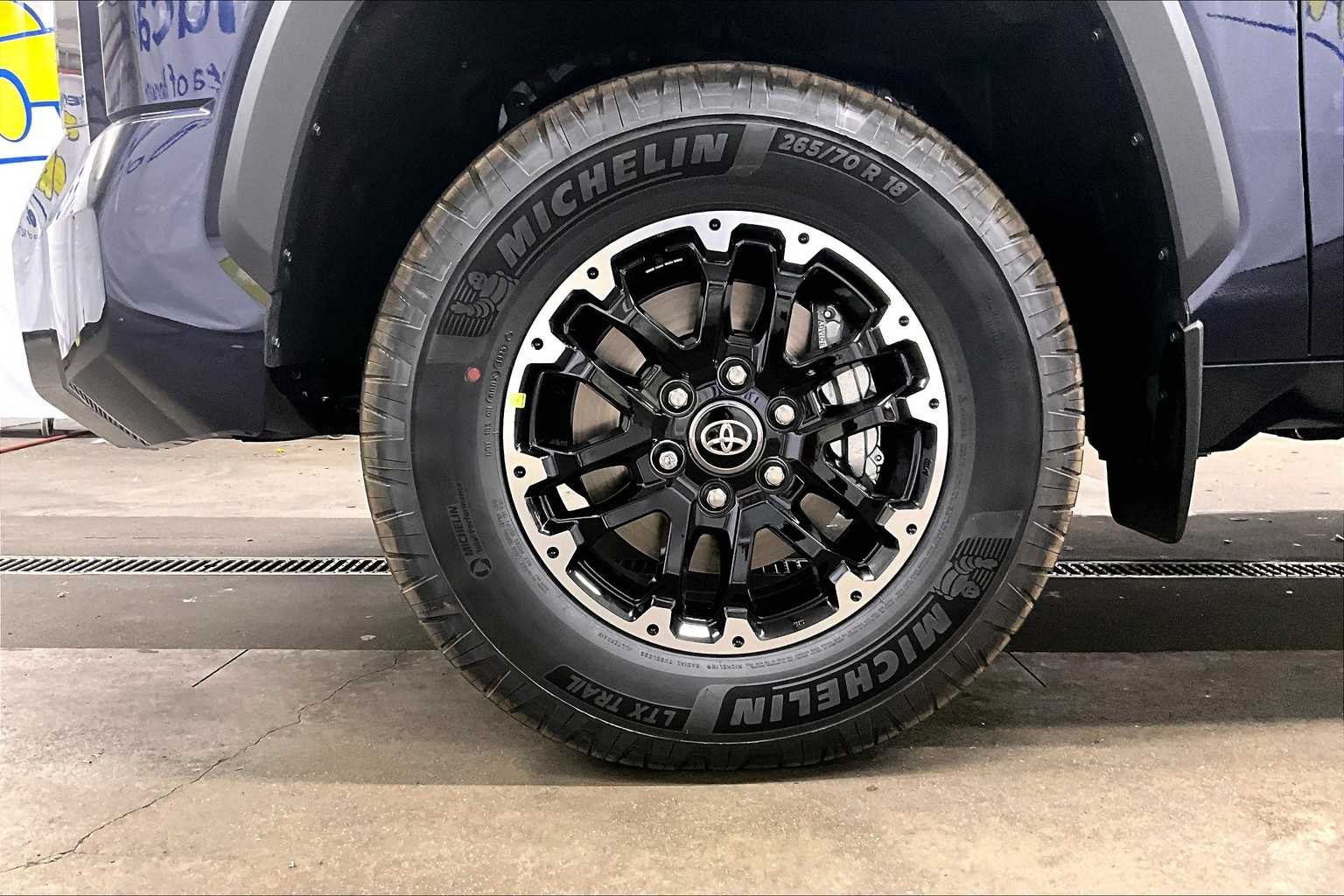 2025 Toyota Tundra SR5 - Photo 8